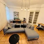 Appartement Lumineux Et Spacieux 2 Chambres Avec Parking Gratuit Dans La Rue