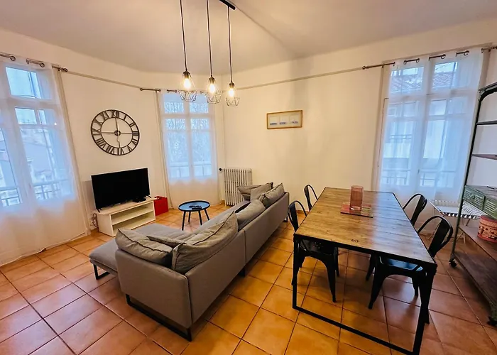 Appartement Lumineux Et Spacieux 2 Chambres Avec Parking Gratuit Dans La Rue