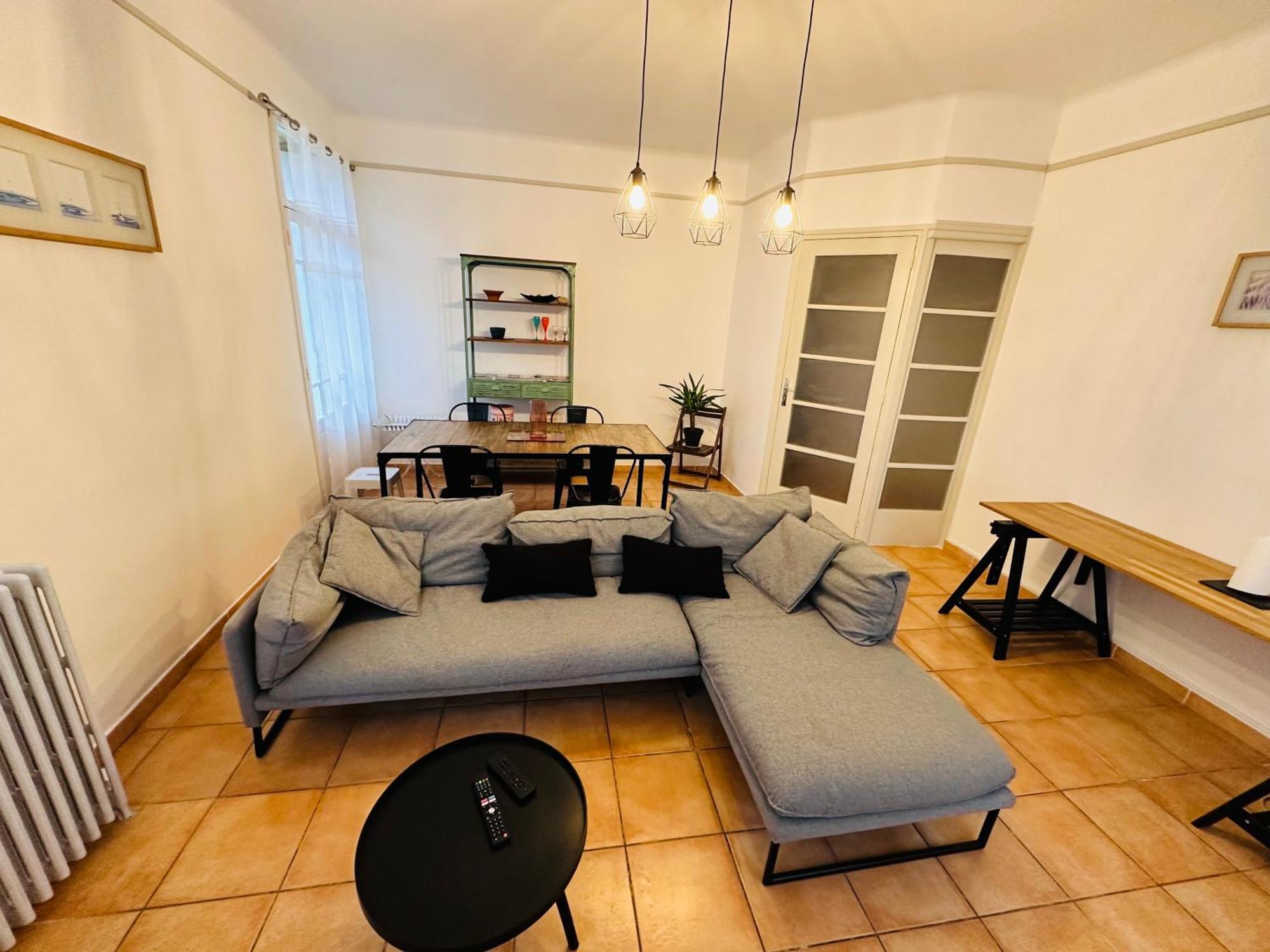Lumineux Et Spacieux 2 Avec Parking Gratuit Dans La Rue Perpignan